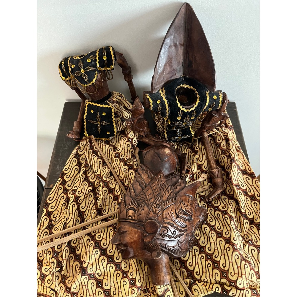 2 Vintage Indonesian Wayang Golek Rod Puppets Hand Carved Wood Batik 1 head! - Picture 2 of 4